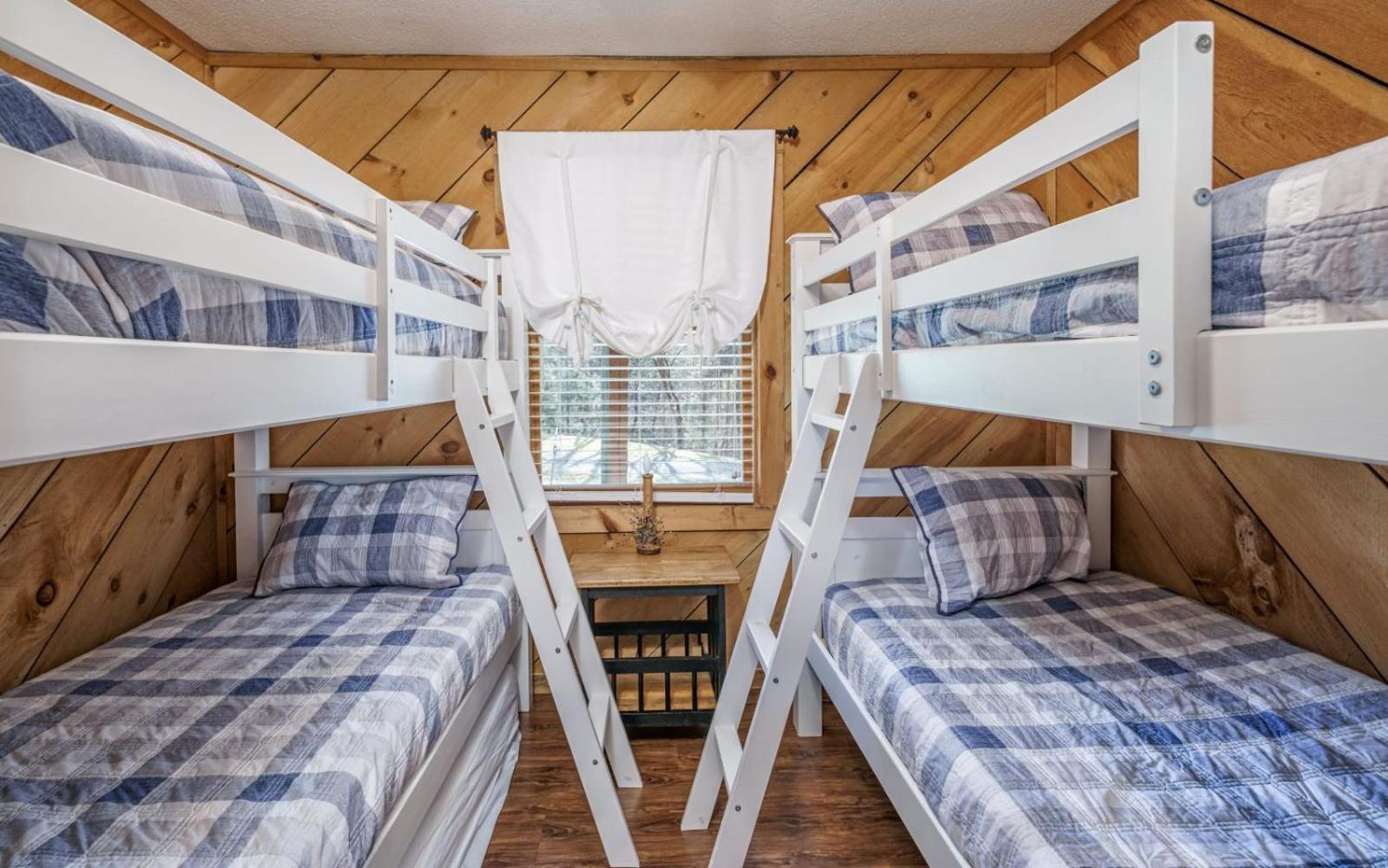 Wooded Bliss Hot Tub Single Level Cabin With No Steps Rocking Chairs And Wooded Views 鸽子谷 外观 照片