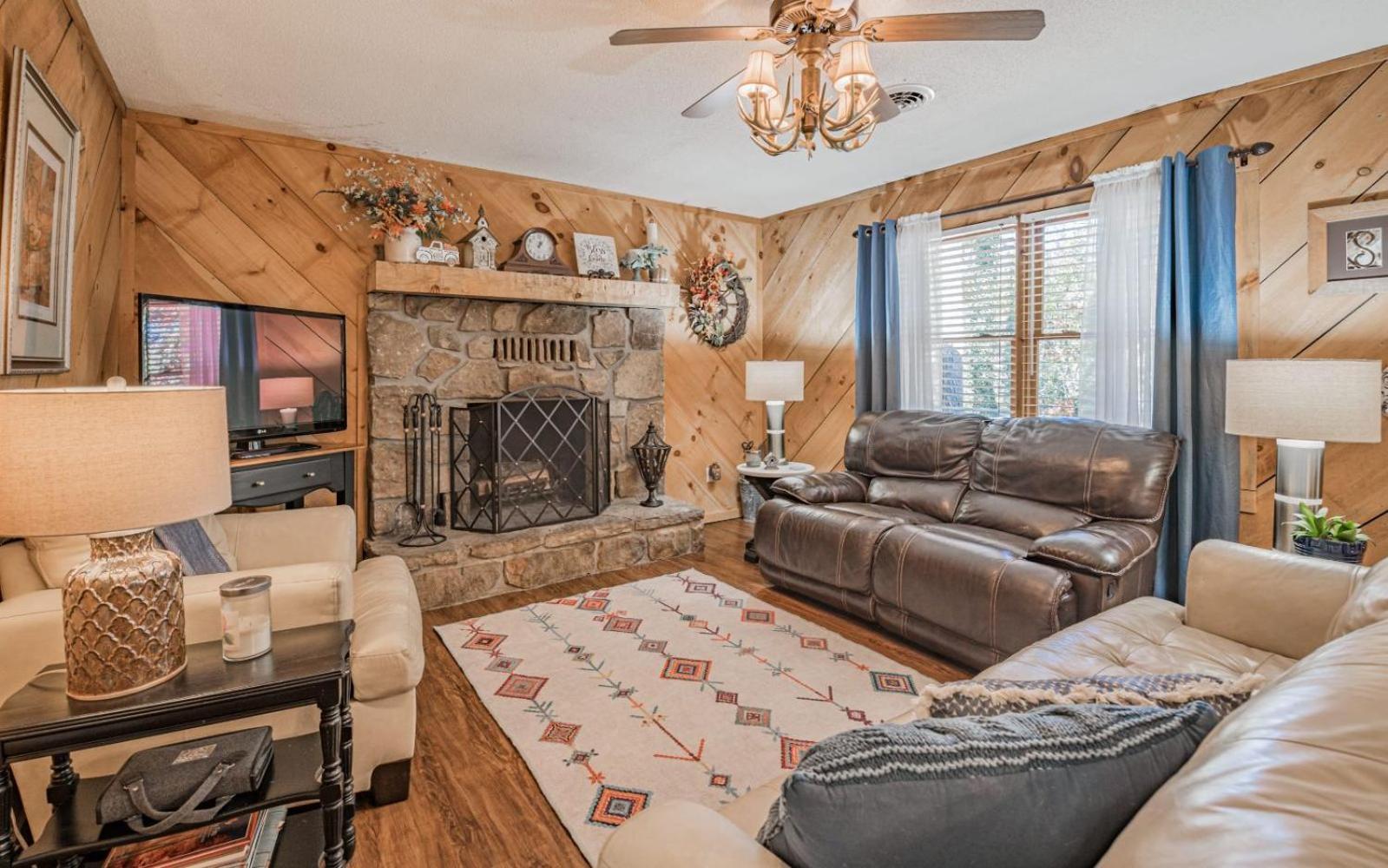 Wooded Bliss Hot Tub Single Level Cabin With No Steps Rocking Chairs And Wooded Views 鸽子谷 外观 照片